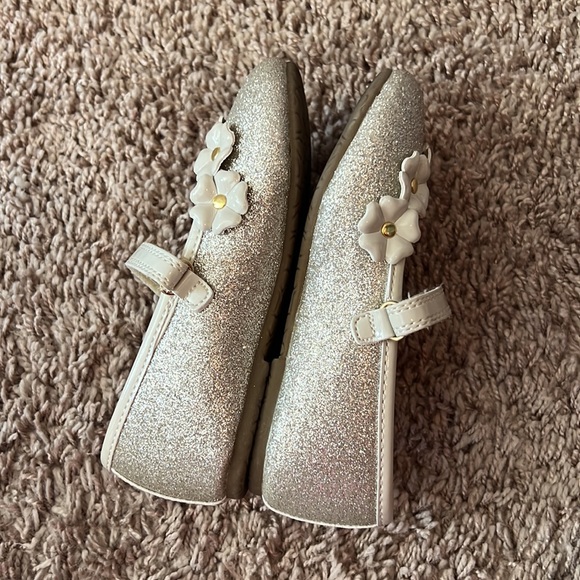 Size 8 toddle slippers. - Picture 3 of 4